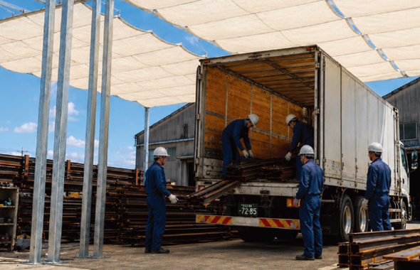 荷物の搬入・搬出に